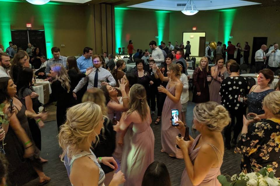 BOUQUET TOSS!