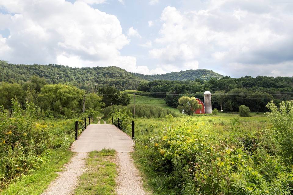 The road going o the barn