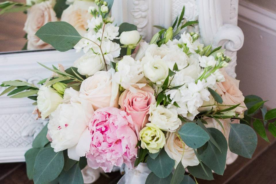 Bouquet White Room
