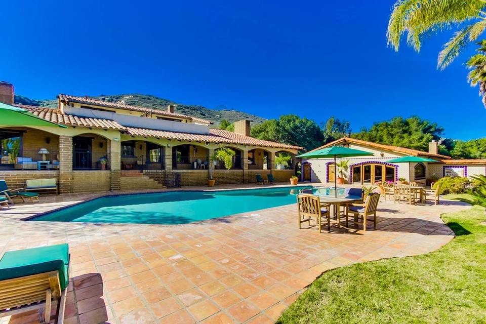 Vineyard hacienda pool area