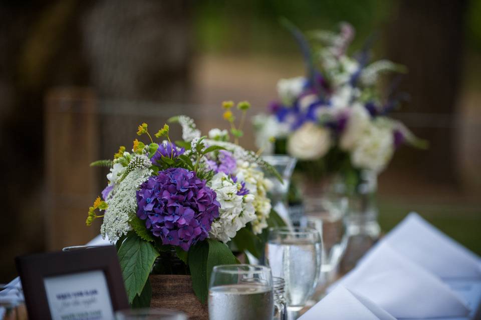 Floral table centerpieces