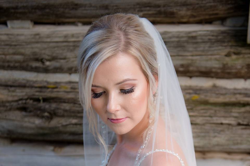 Bride's veil and bouquet