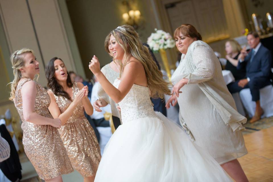 Bridal party dance