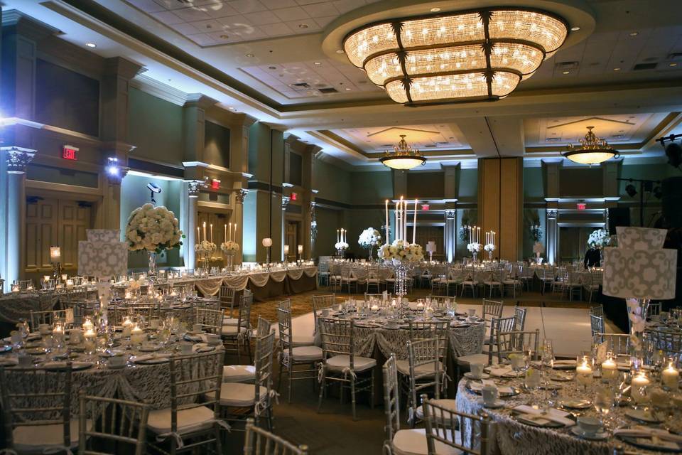 Elegant nautilus ballroom set