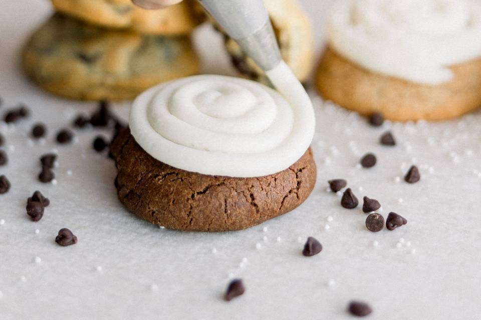 Fresh Icing on Cocoa cookie