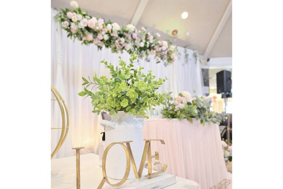 Sweetheart table