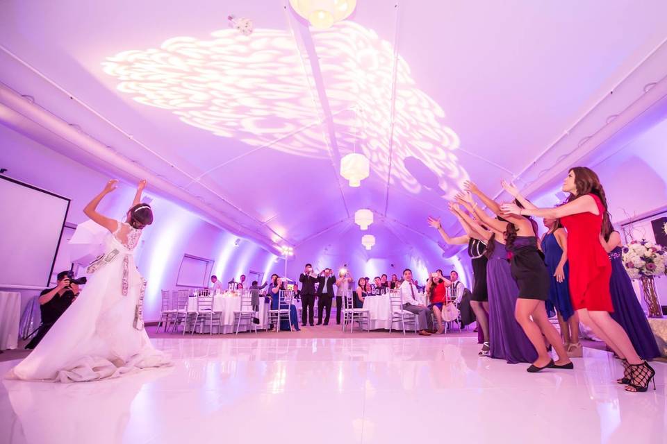 Wide angle bouquet toss