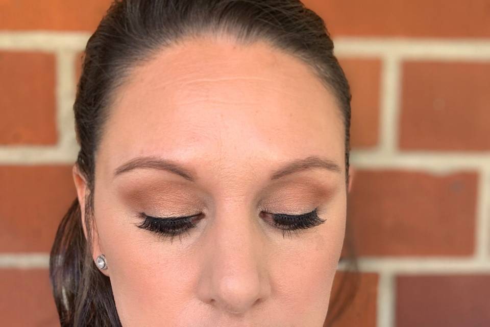 Makeup on bridesmaid