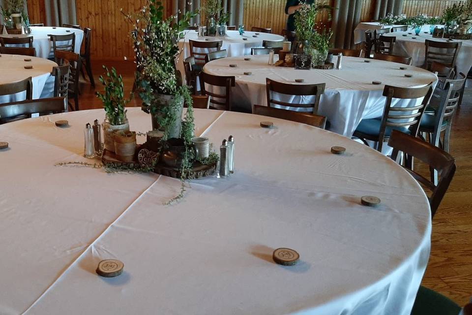 Wedding round table setup