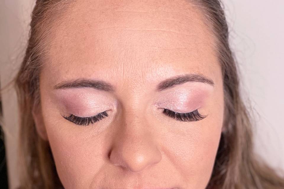 Soft bride makeup