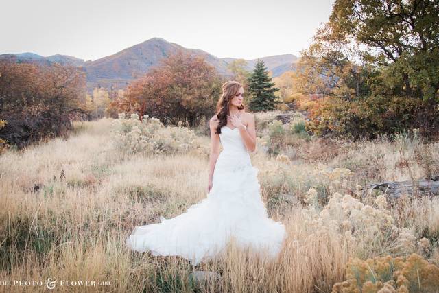The Photo & Flower Girl