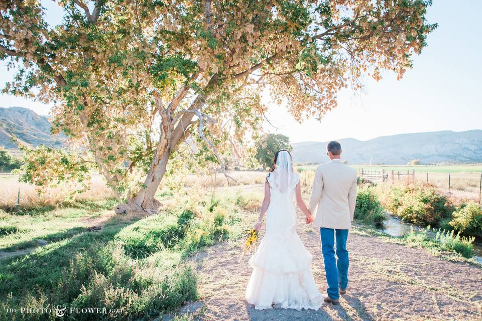 The Photo & Flower Girl