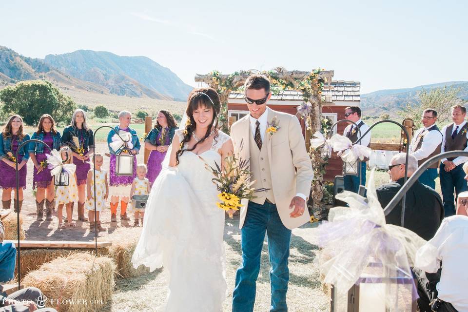 The Photo & Flower Girl