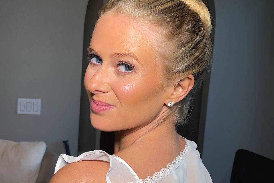 Natural makeup for headshots