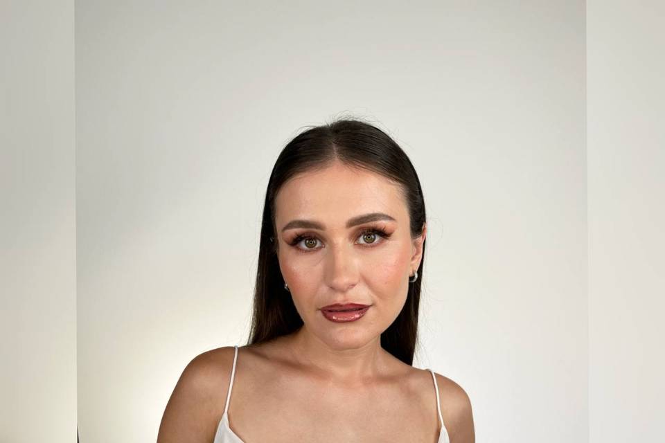 Bridal makeup - dewy skin