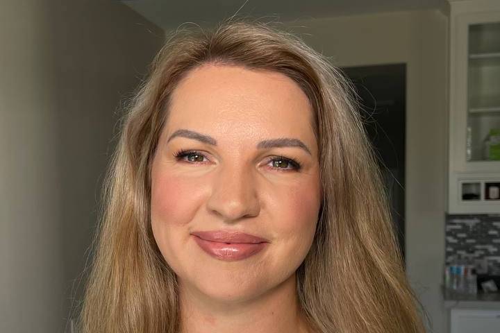 Soft waves. Shiny eyes