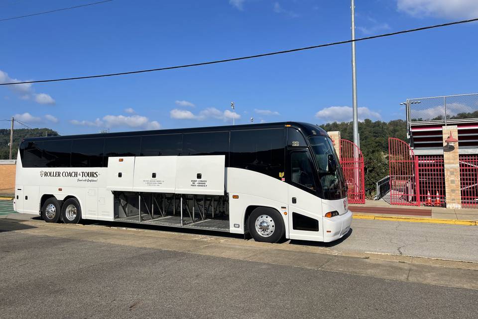 MCI J4500 Deluxe Coach Shuttle