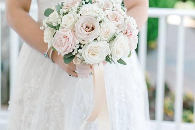 White & blush rose bouquet