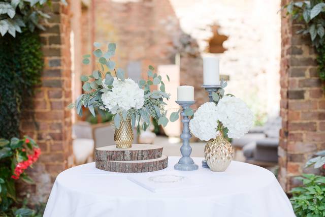 Table setting pieces