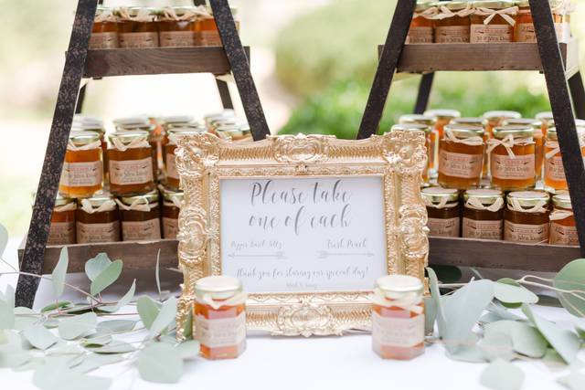 Wedding giveaways