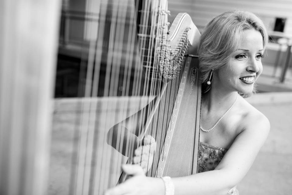 Sound of Elegance Harpist