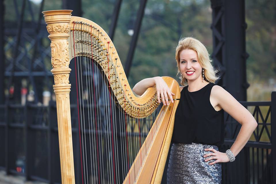 Sound of Elegance Harpist