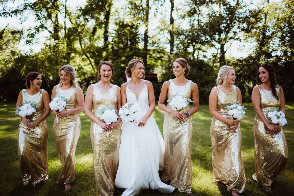 A Classic Bride & Her Tribe
