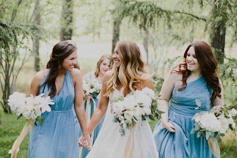 Bridal party in the woods | Photo: Kiley Lauren