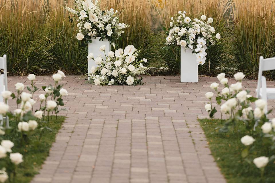 Timeless white ceremony