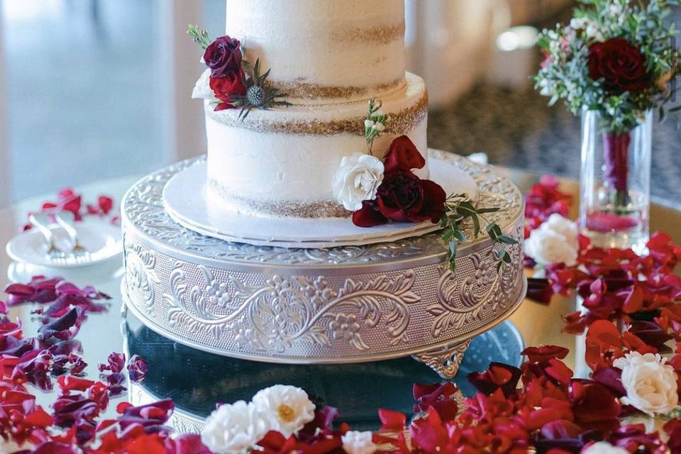 Semi-Naked Style Cake