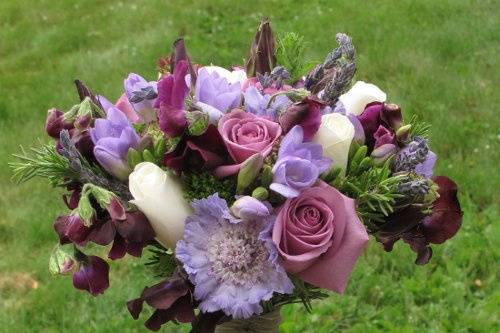Lavender and purple bridal bouquet by Alison Ellis