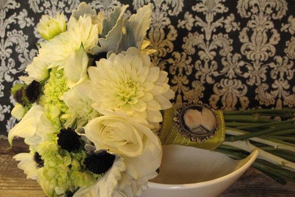 white and black wedding flowers