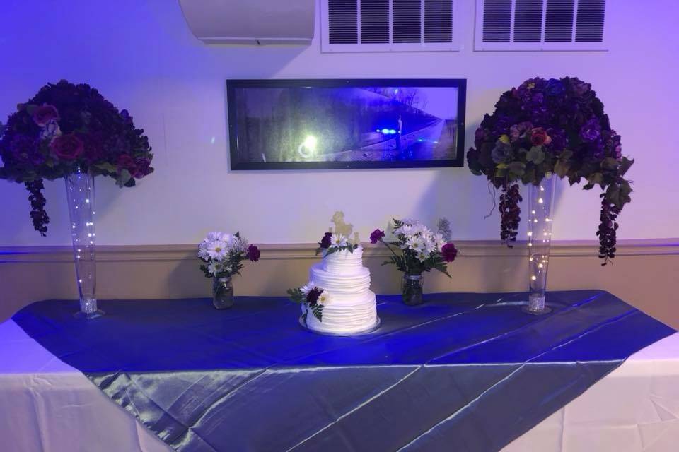 Wedding cake table