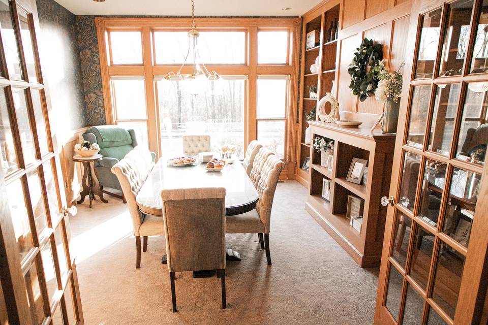 Dining room in bridal suite