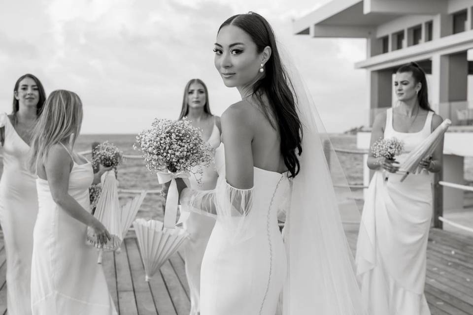 The wedding party photo session