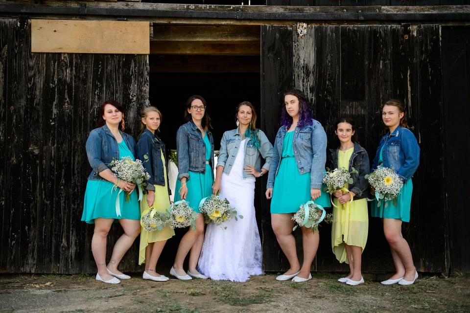 Bridal party at the barn