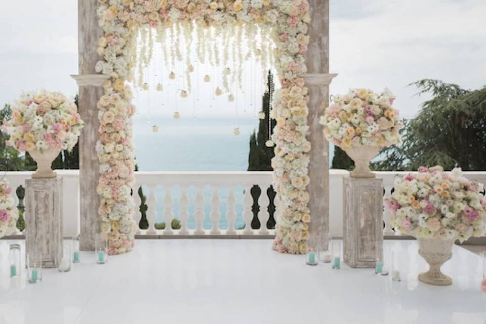 Arch Florals. Ceremony Florals