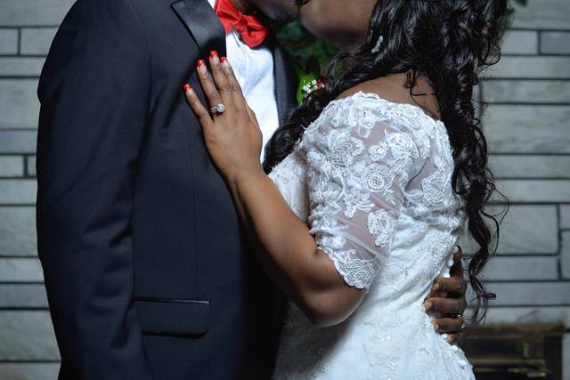 The post ceremony couple kiss.
