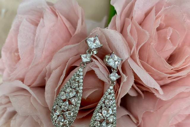 10 Best Bridal Earrings Designs for this wedding Season | KALKI Fashion Blog