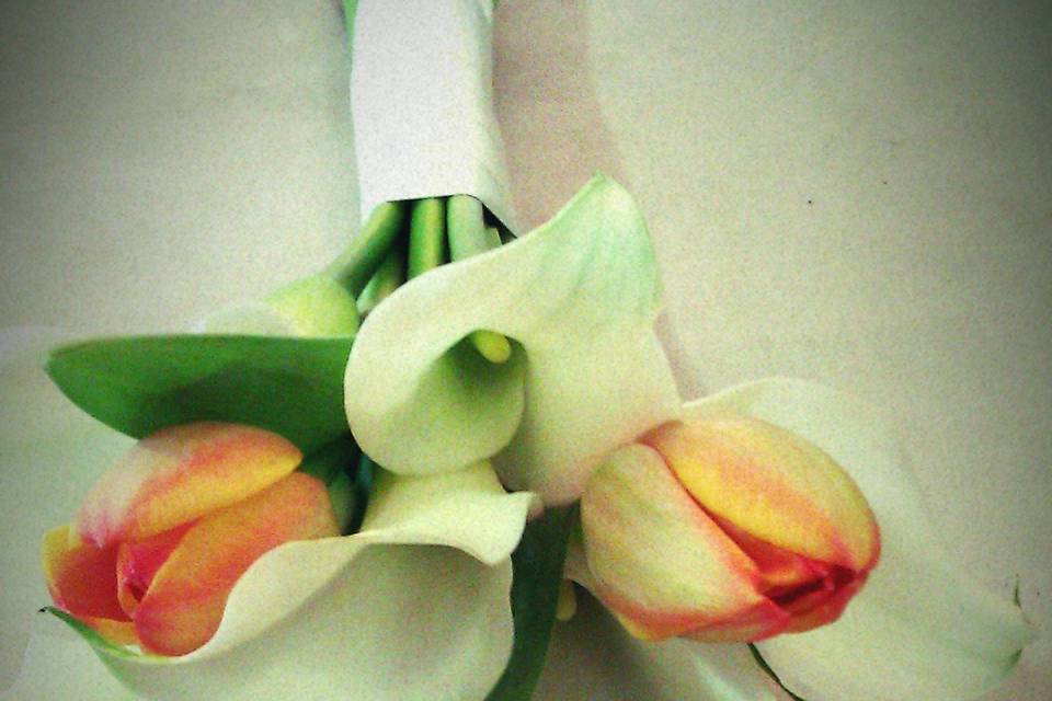 Tulip and white flower bouquet