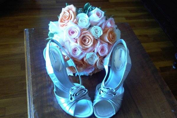 brides bouquet and shoes