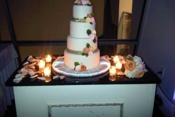 4-tier cake with pearls