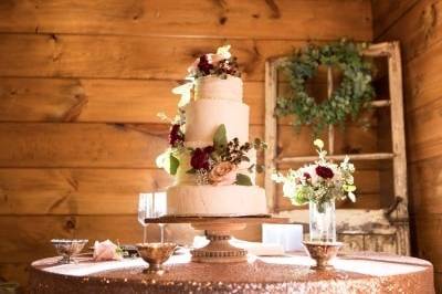 Classic floral cake design