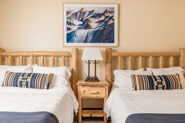 Twin queen room