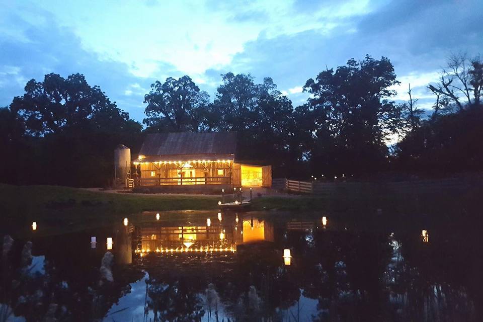 A beautiful shot of the barn at night