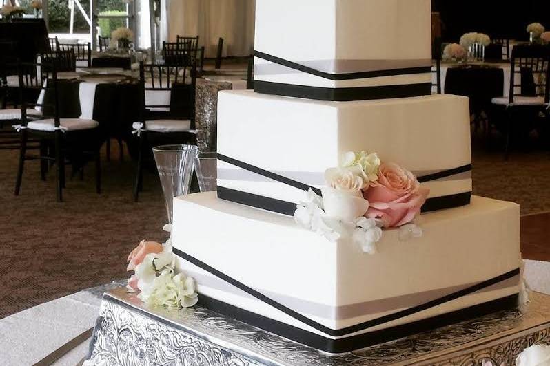 3 layered square wedding cake