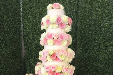 Wedding cake flowers