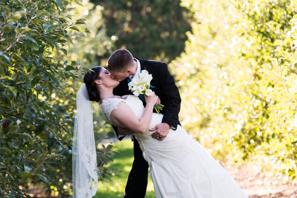 A kiss in the orchard