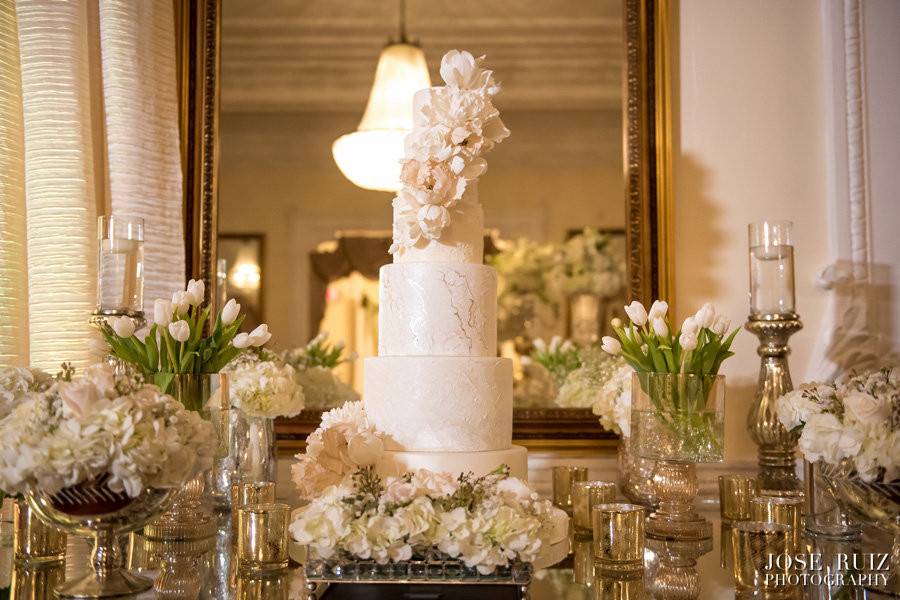 Elegant wedding cake