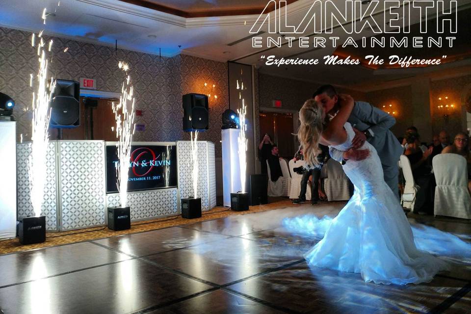 Dance on clouds First Dance! Water view Pavillion